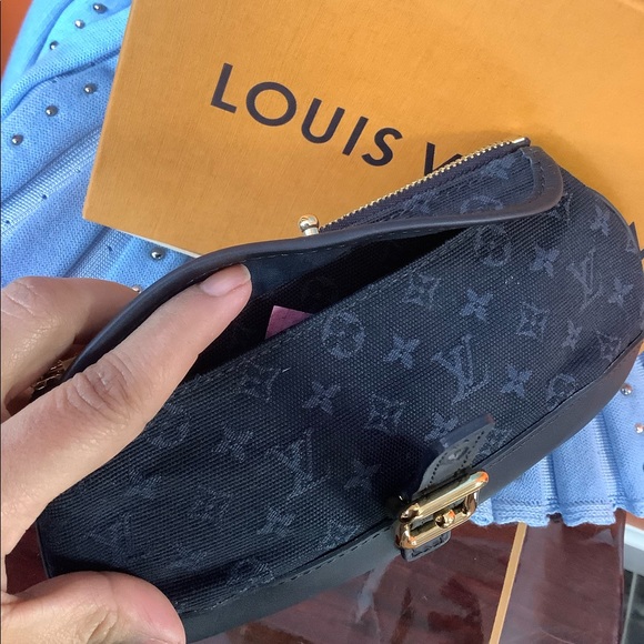 Louis Vuitton Mini Lin Mini Pochette - Picture 5 of 9